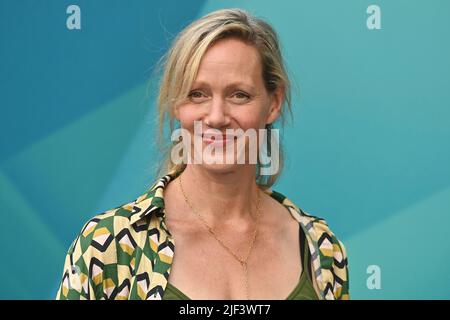 München, Deutschland. 28.. Juni 2022. Anna SCHUDT (Schauspielerin) Einzelbild, abgeschnitten Einzelmotiv, Porträt, Porträt, Porträt. ZDF-Empfang/ Treffen in der H`ugo`s Bar anlässlich der Münchner Filmfestspiele am 28.. Juni 2022 Quelle: dpa/Alamy Live News Stockfoto
